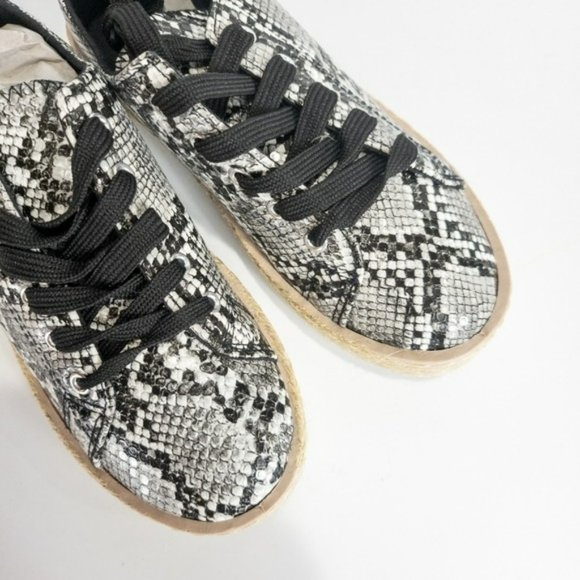 Olivia Miller Step on It Sneakers Snake -6 - Picture 3 of 4